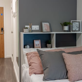 Bronze En Suite - Image 2